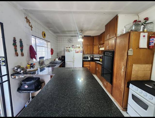 4 BEDROOM HOUSE FOR SALE IN VERWOERDPARK